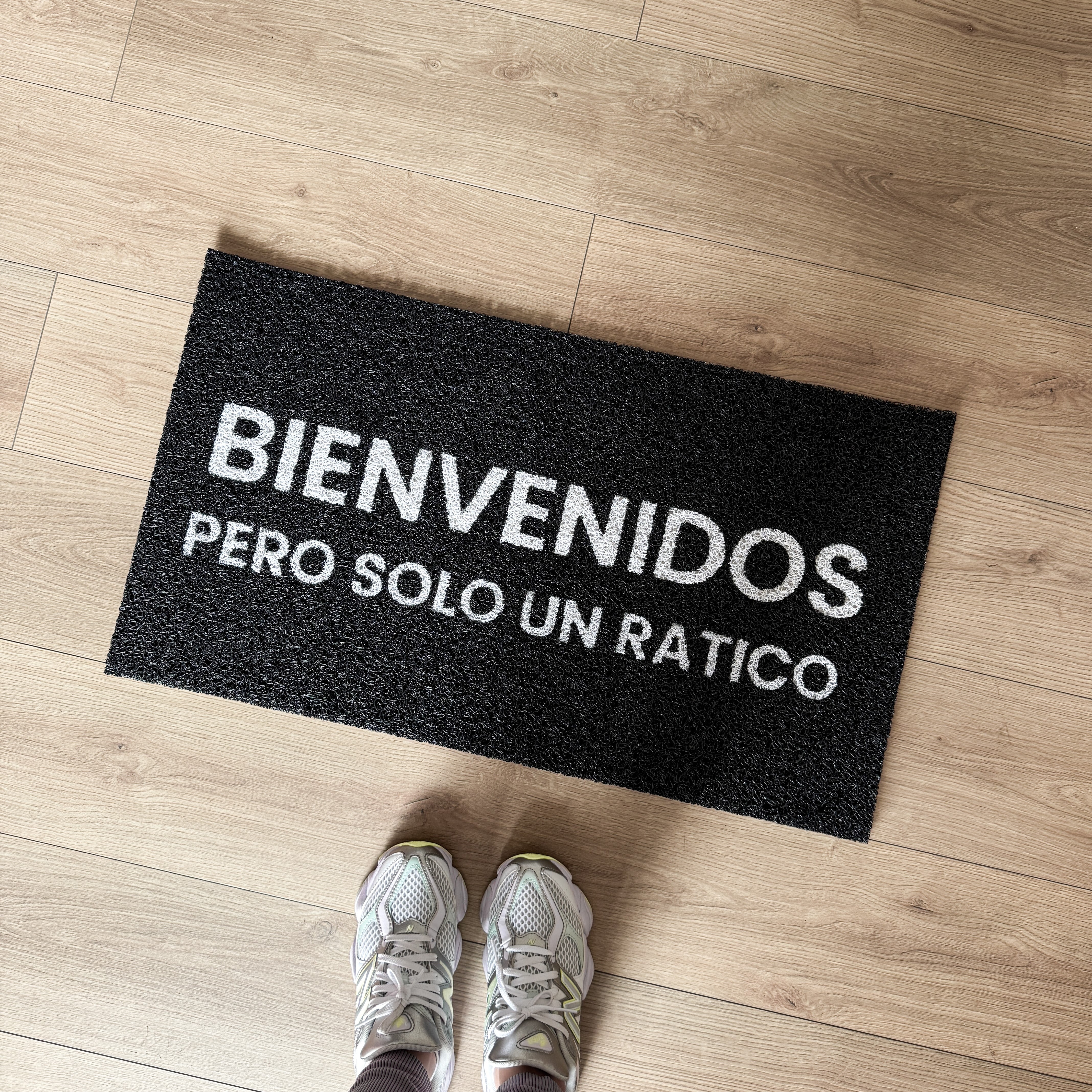 Tapete Bienvenidos un ratico
