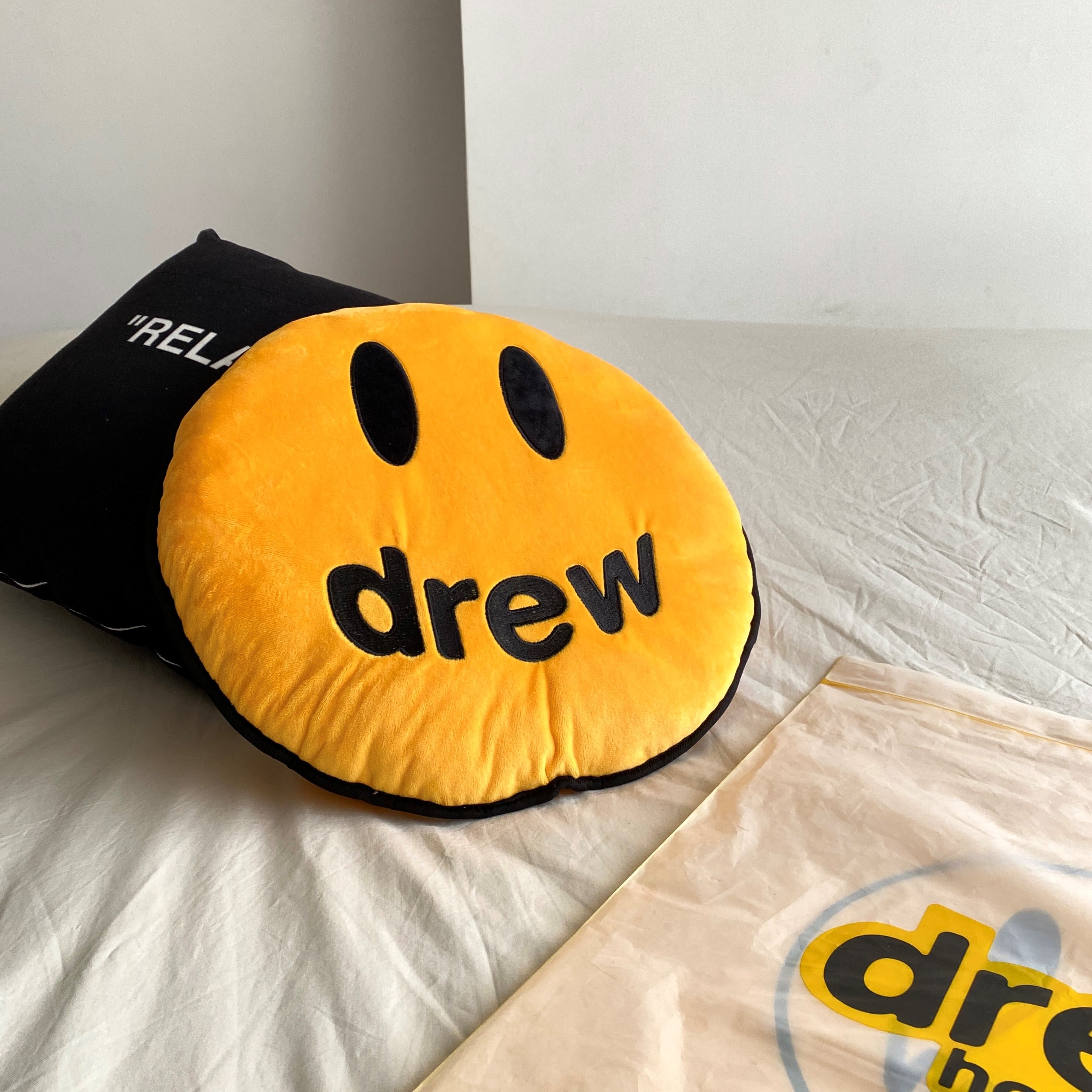 Cojin drew house mascot pillow