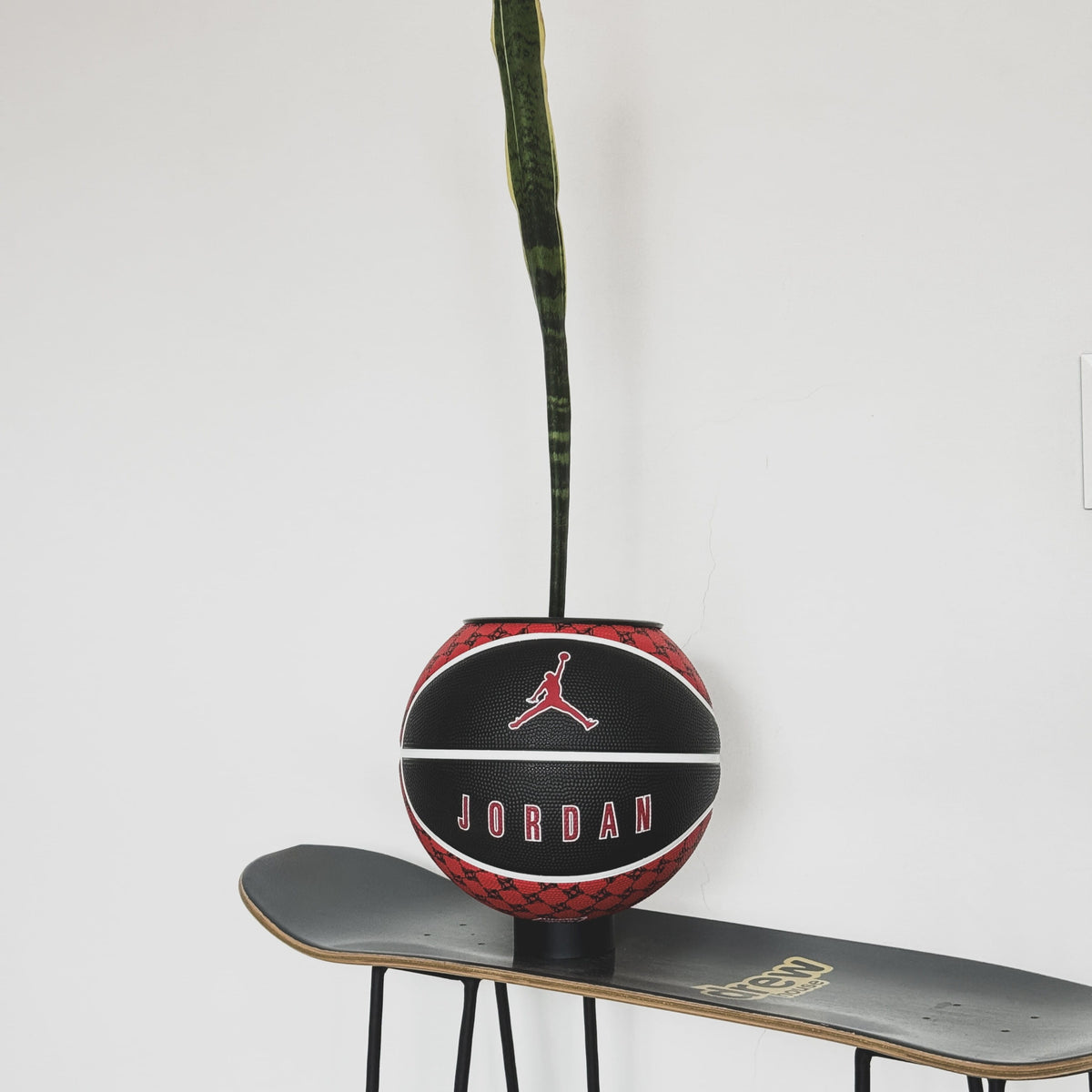 Matera basket plant Jordan red